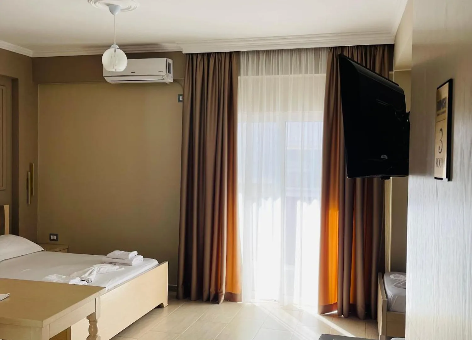 Durmishi Rooms & Apartments & Beach Sarandë 4*,  Albánie